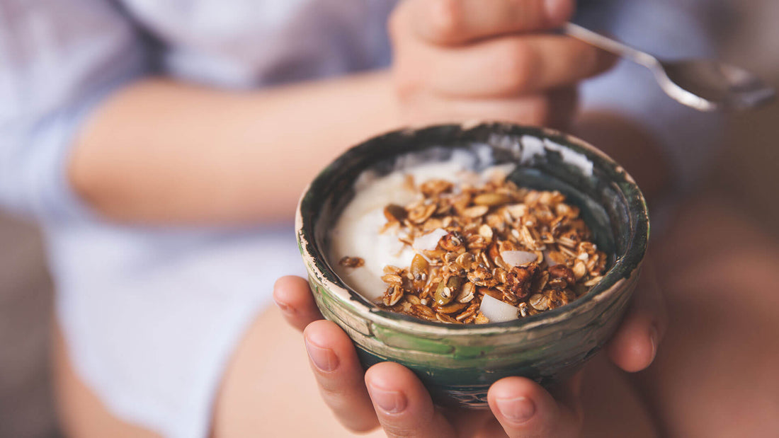 Schüssel mit frischem Granola